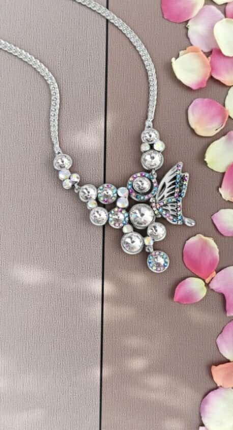 Delicate Butterfly Necklace – Symbol of Transformation & Grace