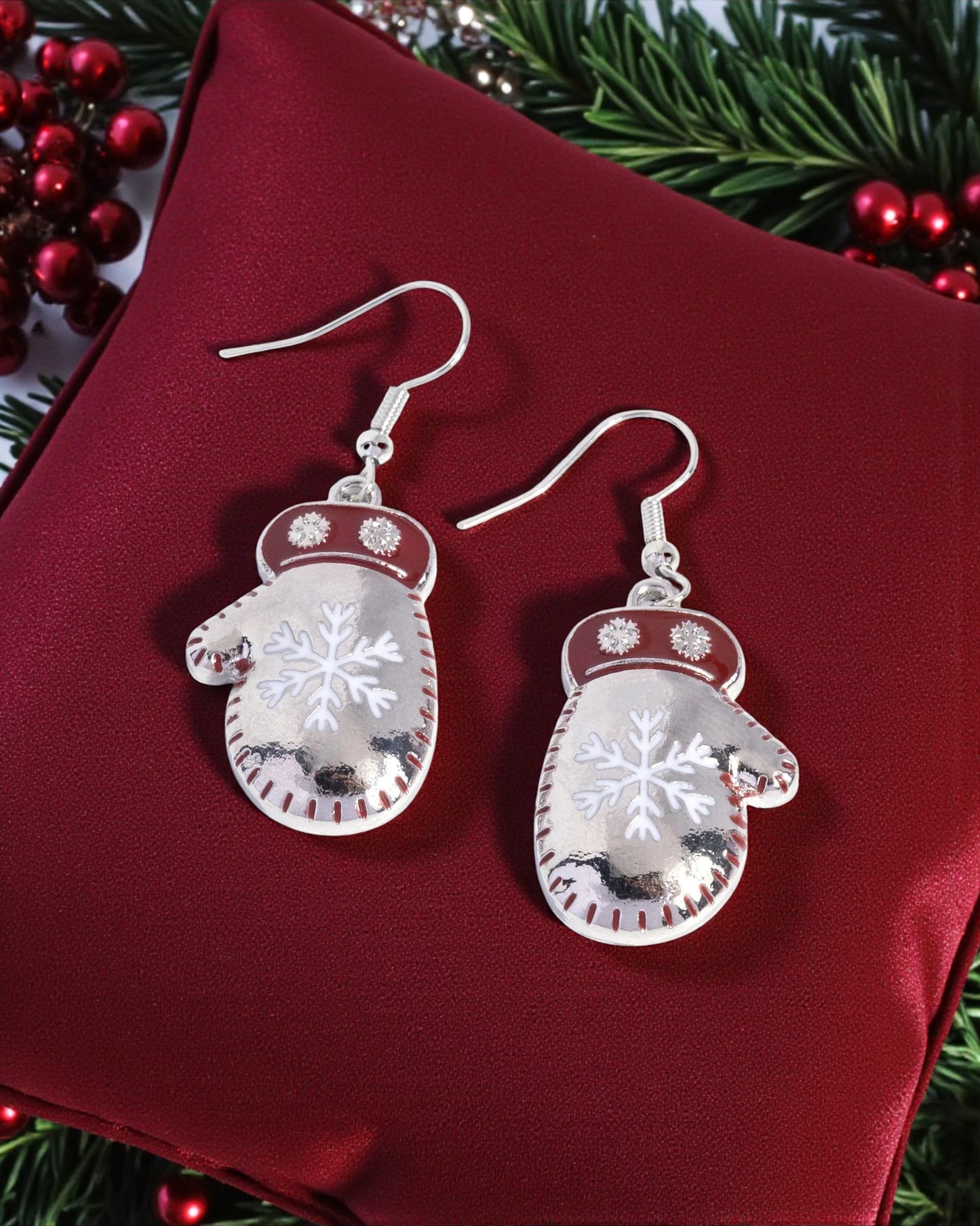 βοΈ Snowflake Mitten Dangle Earrings β Festive Holiday Jewelry πβ¨