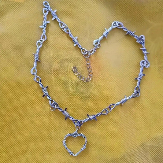 🖤 Gothic Wire Studded Necklace with Heart Pendant – Alloy Punk Retro Fashion