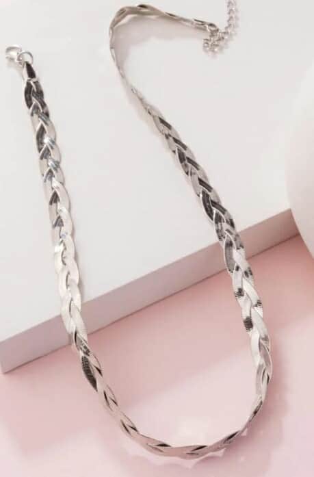 ✨ Twisted Silver Chain Necklace – Modern Minimalist Shine