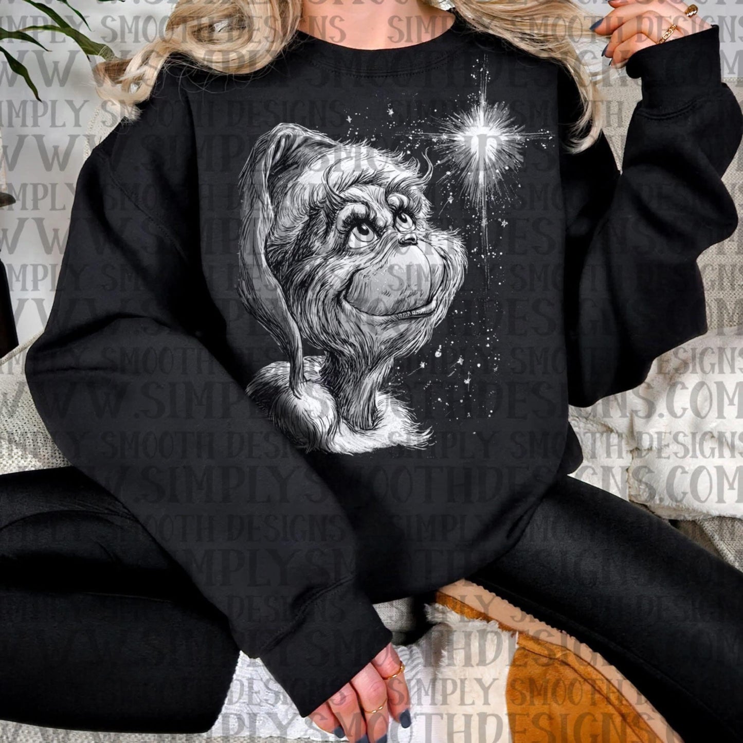 Green Guy Looking at the Star BLACK & WHITE DESIGN SWEATSHIRT