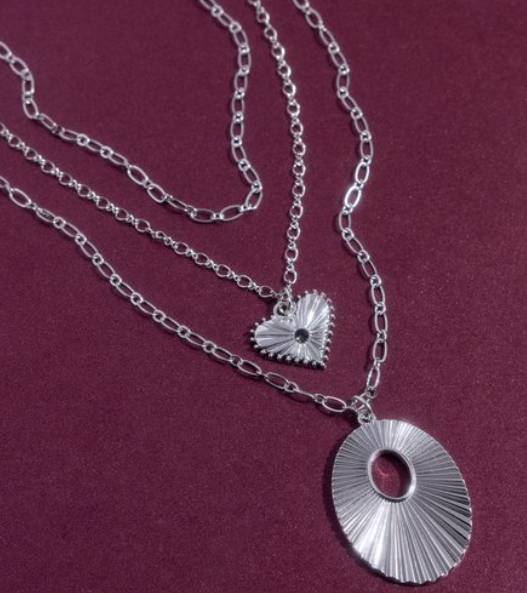 🤍 Layered Heart & Textured Oval Necklace – Silver Tone