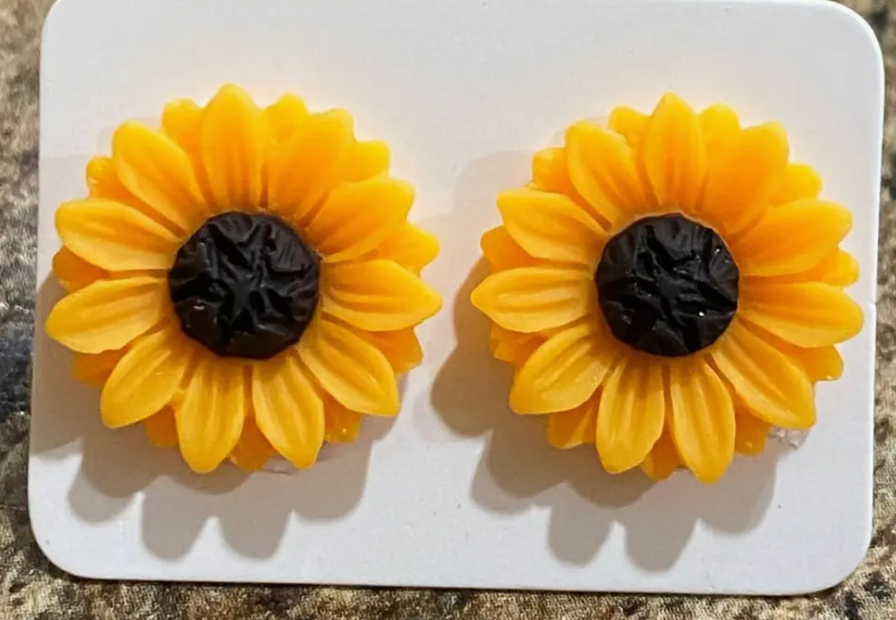 🌻 Sunflower Stud Earrings – Bright, Dainty & Perfect for Everyday Wear